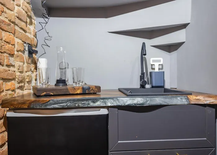 Апартаменты Skyler 9 *