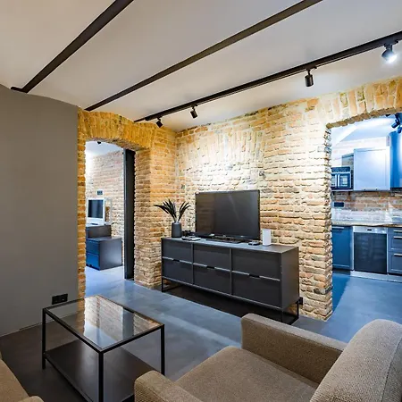 Skyler 9 Apartment